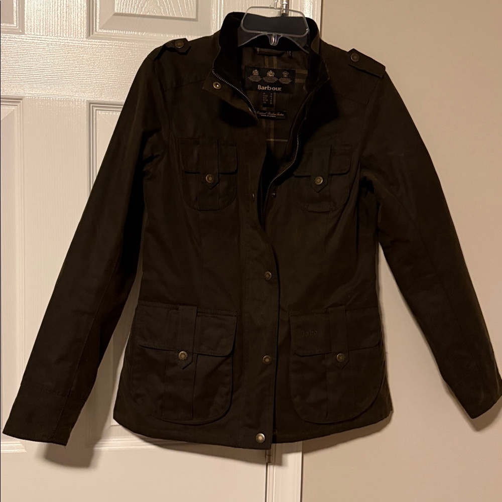 Like New- Barbour Women's Classic Beadnell Wax Jacket in olive green - Picture 4 of 8